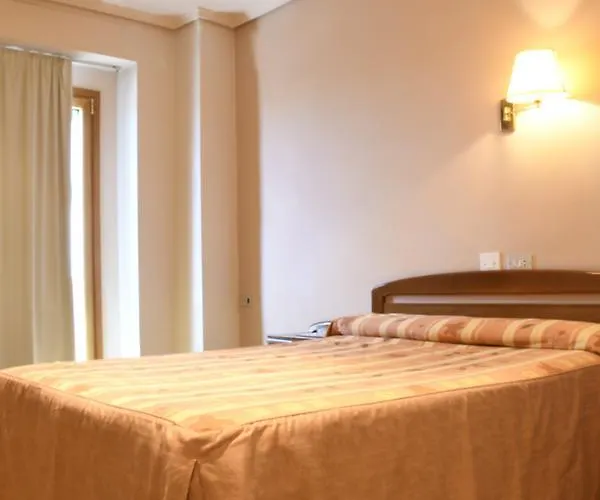 Azahar Hotel 2*